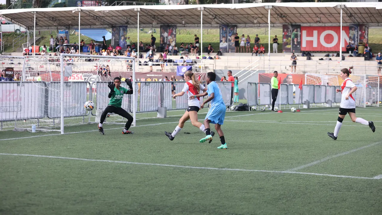 2 Wakil Sepak Bola Putri Indonesia Terus Melaju di JSSL Singapura 2025