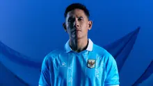 Ganindra Bimo mengenakan jersey ketiga Timnas Indonesia hasil produksi Kelme. (Dok. Kelme Indonesia)