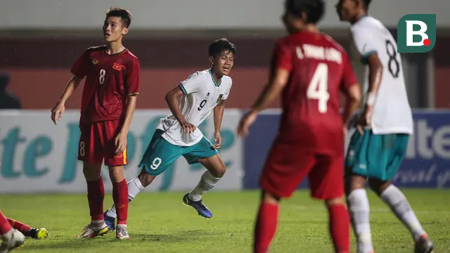 Foto: Goyangan Kafiatur Kecoh Dua Bek dan Jebol Gawang Vietnam, Timnas Indonesia U-16 Juara Piala AFF U-16 2022
