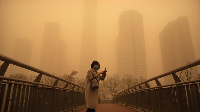 Badai Pasir Bikin Langit Beijing Jadi Jingga Di Pagi Hari Global Liputan6 Com