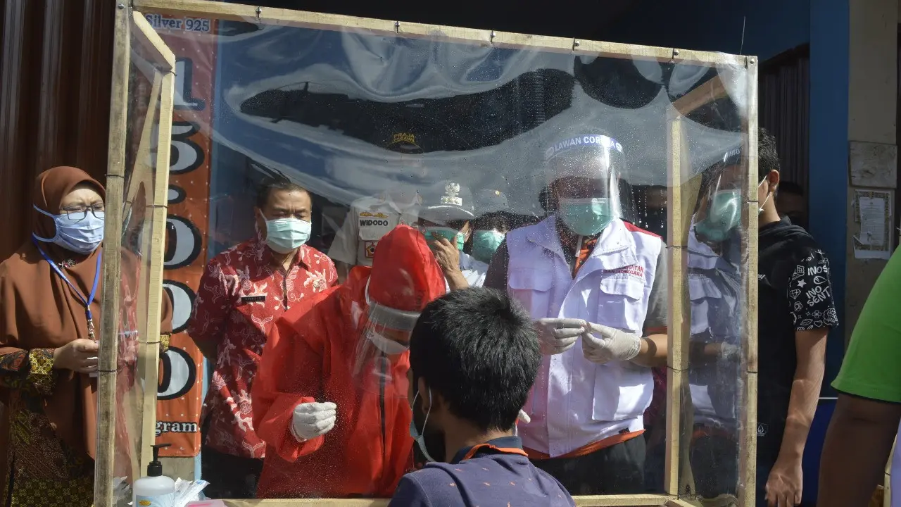 Rapid test di Pasar Karangkobar, Banjarnegara. (Foto: Liputan6.com/Humas Pemkab BNA)