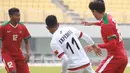 Pemain Timnas Indonesia U-19, Hanif Saghara (kanan) mencoba melewati adangan pemain Timor Leste, Expedito pada laga Kualifikasi Piala Asia 2017 di Stadion Paju Public, Korea Selatan, 2/11/2017). Indonesia menang 5-0. (PSSI/Bandung Saputra)