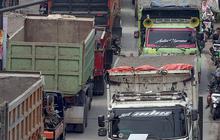VIDEO: Penampakan Jalur 'Neraka' Parung Panjang, Atrean Truk Tambang Mengular Kerap Makan Korban Jiwa