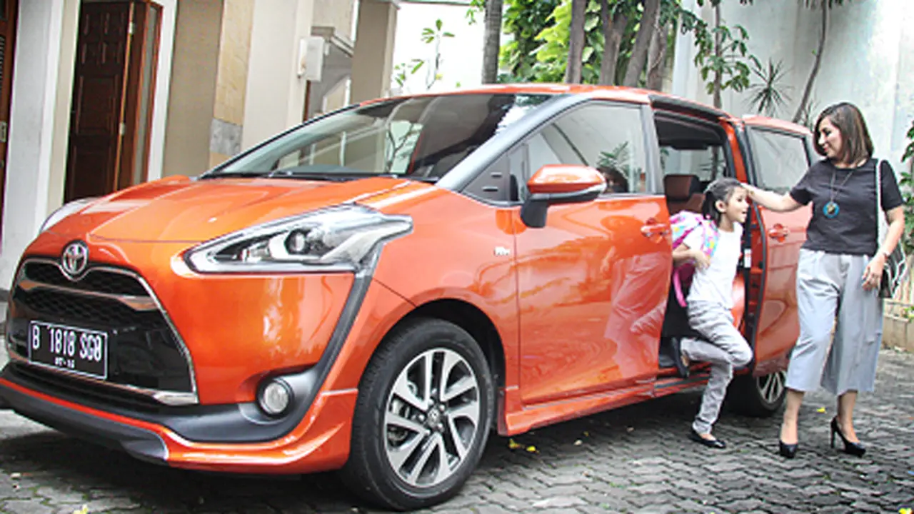 Hanifa Ambadar Menetapkan Hati Ke Toyota Sienta