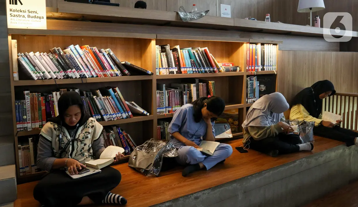 <p>Hari Buku Nasional menjadi momentum mengingatkan pentingnya budaya membaca. (Liputan6.com/Herman Zakharia)</p>