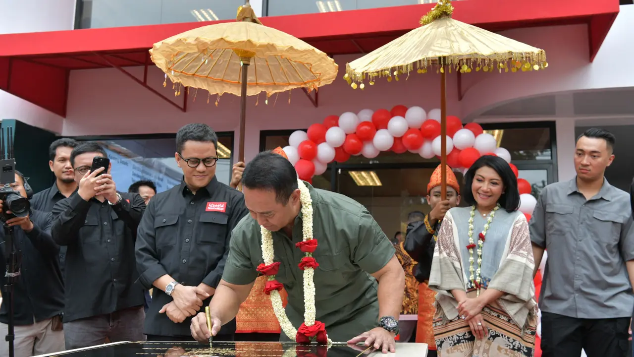 Mantan Panglima TNI Jenderal (Purn) Andika Perkasa saat acara grand opening Rumah Makan Padang Payakumbuah Juanda-Bekasi milik Arief Muhammad (Armuh) (Istimewa)