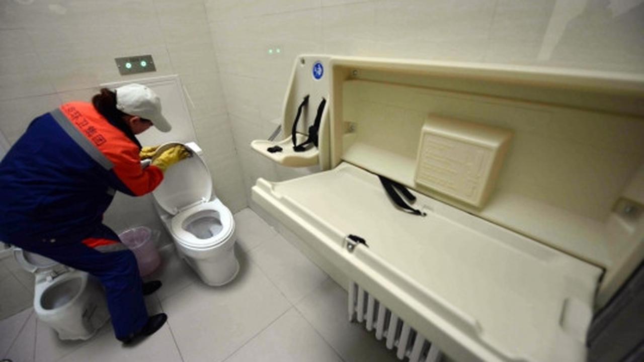 Fasilitas mewah di toilet umum Beijing ini bikin betah BAB