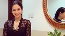 Pemilik nama lengkap Ayunda Faza Maudya ini memang pandai memadupadankan busana. Saat mengenakan kebaya, ia pun tampil menawan. Setelan kebaya berwarna hitam membuat pesonanya kian terpancar.(Liputan6.com/IG/@maudyayunda)