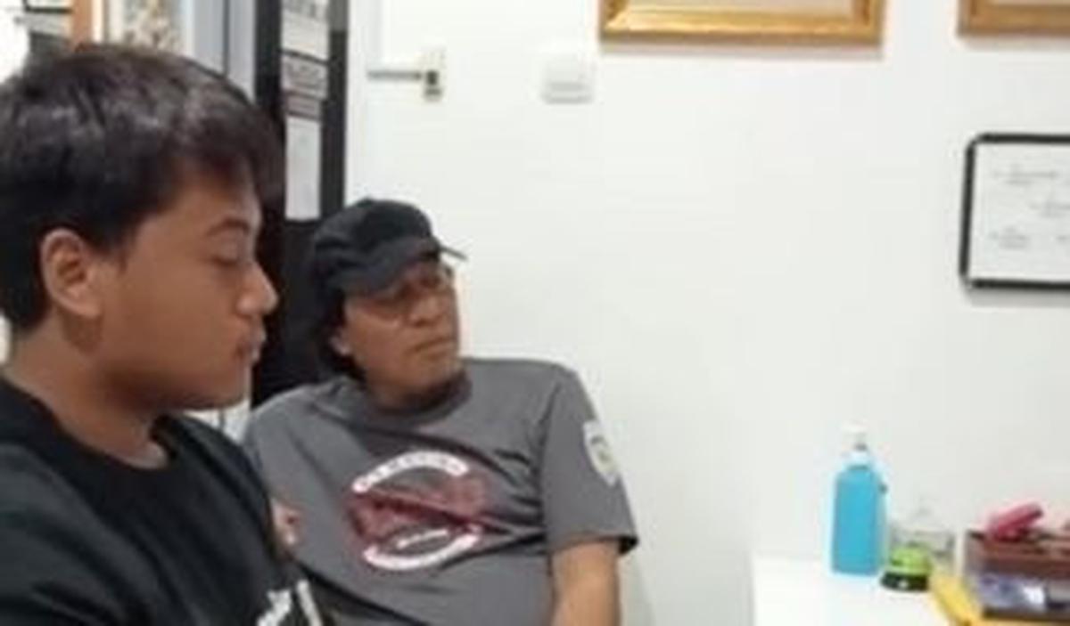 Salah satu dari anak kembar Komeng, yakni Ganteng Aldi memilih untuk melanjutkan pendidikan di Akademi Militer.
