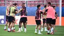 Manchester City dipastikan tidak diperkuat tiga pemain kunci saat menghadapi Sevilla. (Angelos Tzortzinis / AFP)