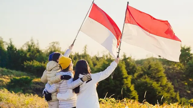 8 Gaya Pemotretan Artis Rayakan HUT ke-79 RI, dari Cinta Laura, Prilly Latuconsina, hingga Tissa Biani