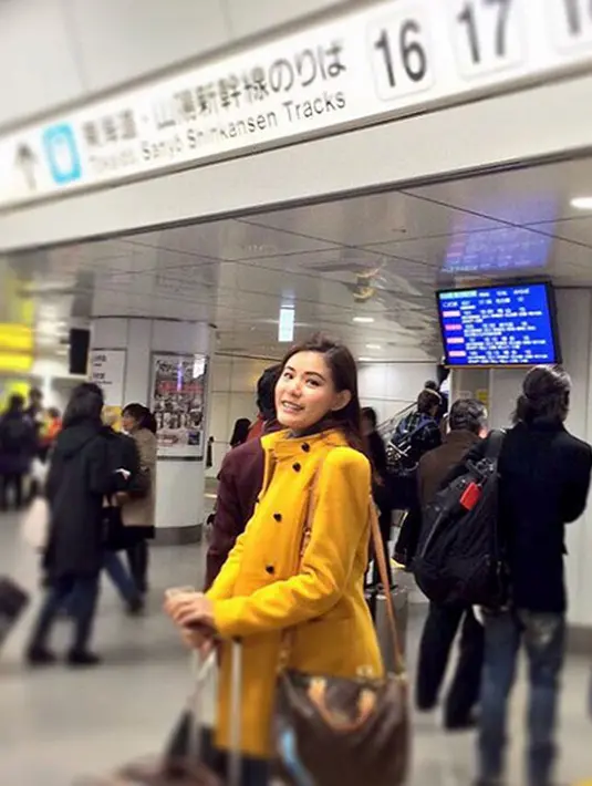 "Ada kerjaan yang masih numpuk, jadi nggak kemana-mana. Paling di Jakarta, nggak tahu juga mau kemana," ungkap Olga Lydia. (Instagram/olgaly_dia)