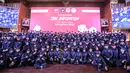 <p>Atlet Indonesia untuk Asian Games 2022 Hangzhou berfoto bersama setelah pengukuhan di Auditorium Kementerian PUPR, Jakarta, Selasa (19/09/2023). (Bola.com/Bagaskara Lazuardi)</p>
