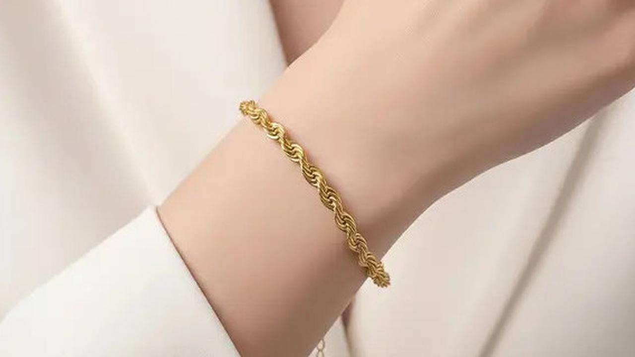 5 Tips Cerdas Memilih Gelang Emas agar Pas di Pergelangan Tangan Kecil, Nyaman dan Tetap Anggun