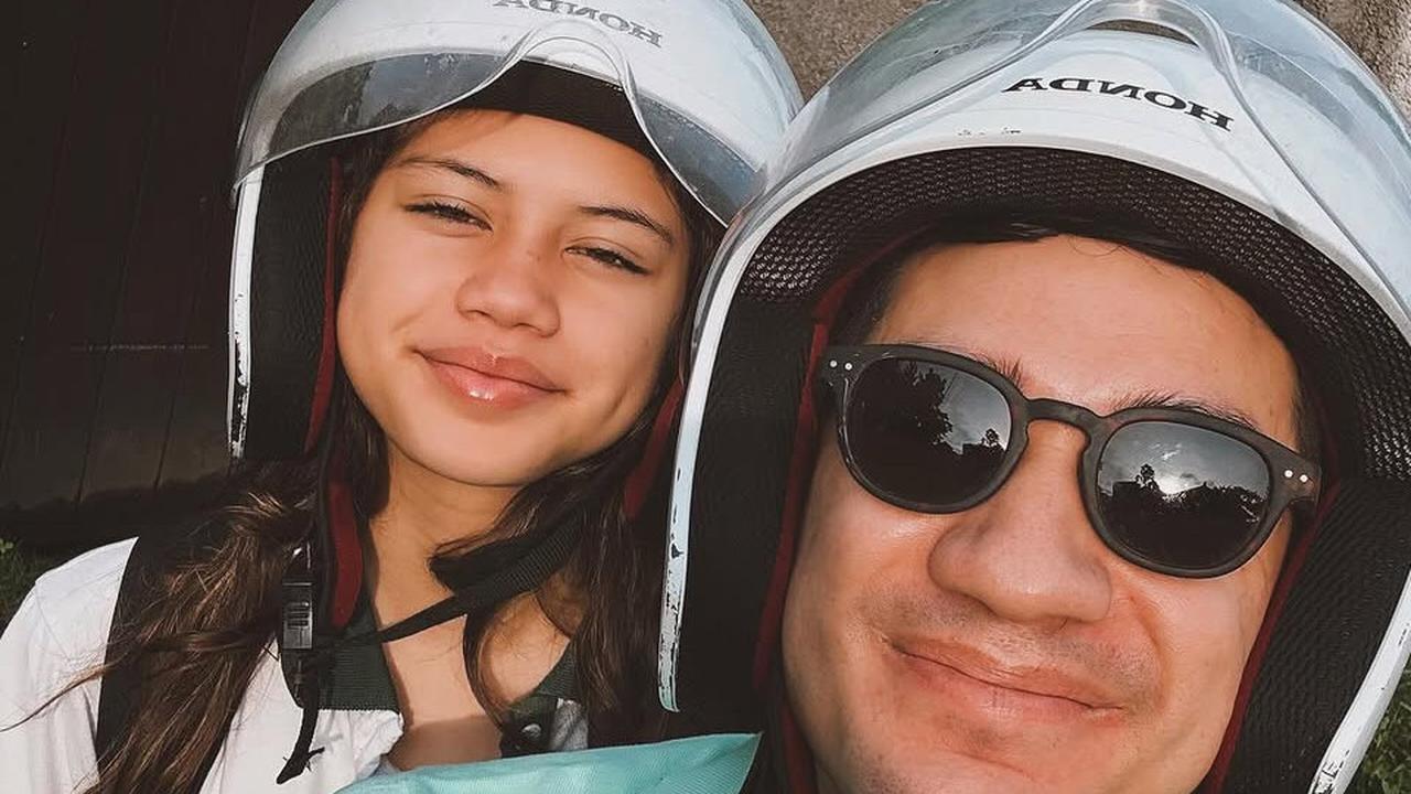 5 Potret Kebersamaan Andrew White dengan Anak Perempuannya Sarah, dari Antar Anak Sekolah hingga Liburan ke Luar Negeri