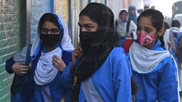 Aktivitas pembelajaran tatap muka kembali diberlakukan menyusul polusi udara yang berbahaya di kota tersebut mulai menurun. (Arif ALI/AFP)