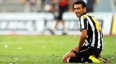 Reaksi striker Juventus Fabio Quagliarella di laga perdana Serie A Italia melawan Bari di San Nicola Stadium, Bari, 29 Agustus 2010. Juve kalah 0-1. AFP PHOTO / ANDREAS SOLARO