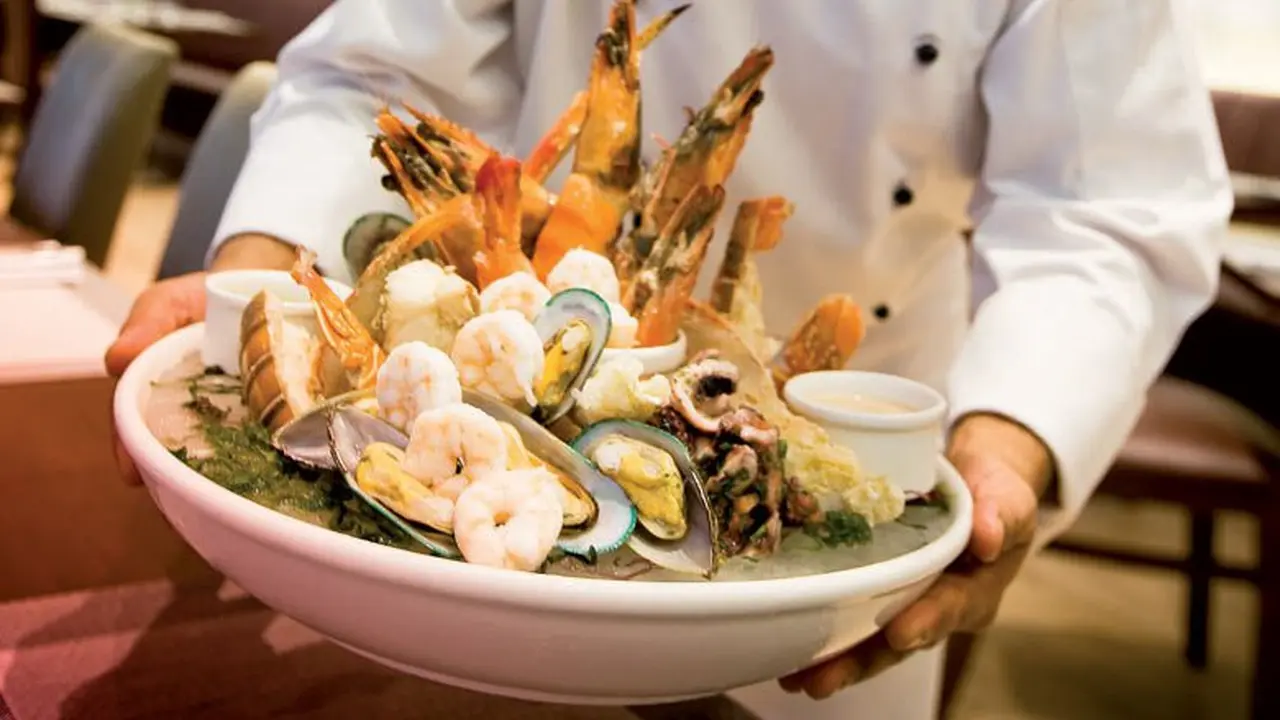 Menikmati Lezatnya Kuliner Unik di Dubai Food Festival