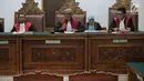 Hakim Ketua Achmad Guntur saat menghadiri sidang putusan kasus kepemilikan senjata api ilegal dan satwa liar terdakwa Gatot Brajamusti di Pengadilan Negeri Jakarta Selatan, Kamis (12/7). (Liputan6.com/Faizal Fanani)