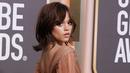 Jenna Ortega saat tiba menghadiri Golden Globe Awards 2023 di Beverly Hilton Hotel, Beverly Hills, California, Amerika Serikat, 10 Januari 2023. Jenna Ortega mencuri perharian saat menghadiri Golden Globe Awards 2023. (Photo by Jordan Strauss/Invision/AP)