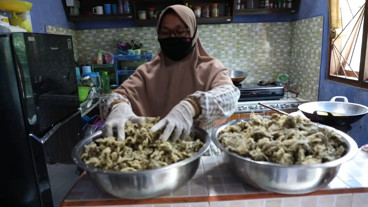 Cerita Bisnis Laris Manis Gara-Gara Ikutan Lapak Ganjar