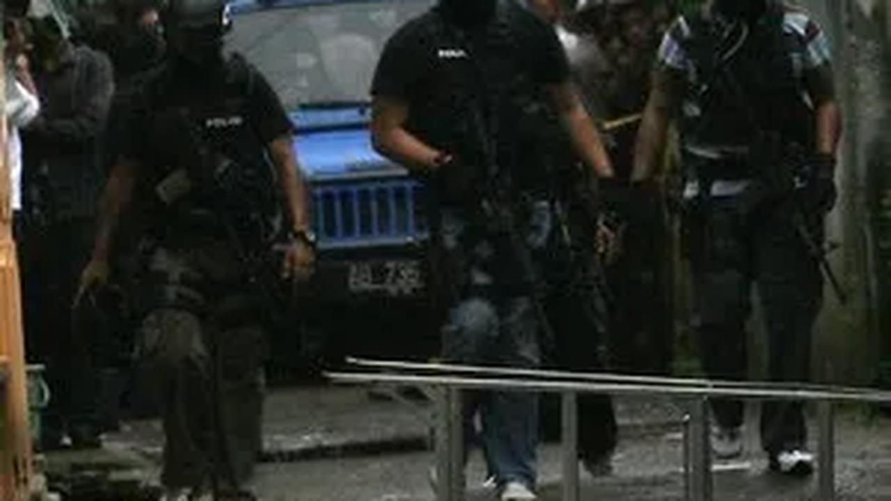 Tim Densus 88 Antiteror Polri menangkap dua terduga teroris di Boyolali, Jawa Tengah. Mereka yang ditangkap berinisial S dan T.