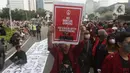 Ratusan Mahasiswa dari berbagai universitas melakukan aksi unjuk rasa di kawasan Patung Kuda, Jakarta, Senin (4/11/2022). Massa menyuarakan tuntutan menolak perpanjangan masa jabatan presiden dan penundaan pemilu. (Liputan6.com/Helmi Fithriansyah)