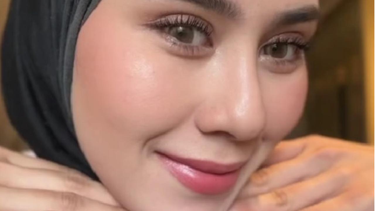Tutorial Makeup Flawless dan Cantik ala Syahnaz Sadiqah (credit: TikTok/syahnazsadiqah)