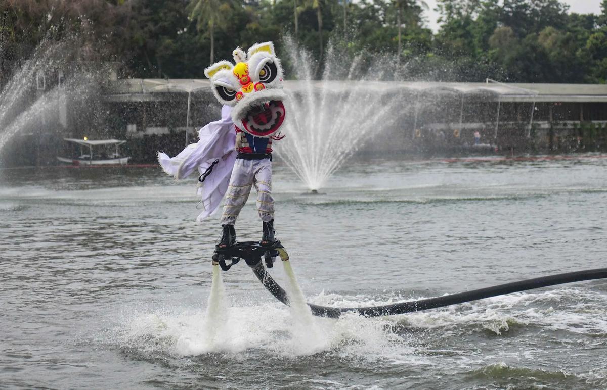 FOTO: Aerial Lion Dance Semarakkan Festival Imlek Jakarta 2026