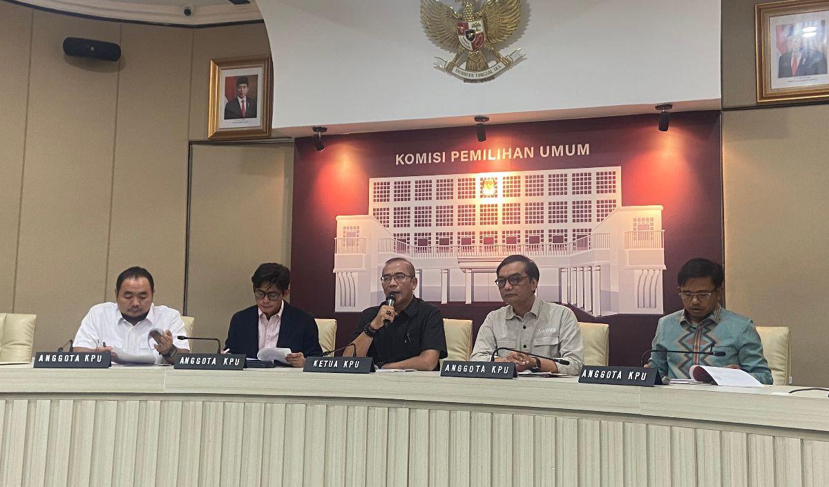 Hasyim memastikan anggaran logistik untuk Pilpres 2024 putaran kedua sudah siap. Anggaran itu sudah disetujui Komisi II DPR RI dengan pemerintah dan Badan Anggaran DPR RI.<br>
