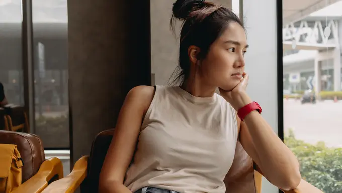 wanita juli sungkan minta tolong