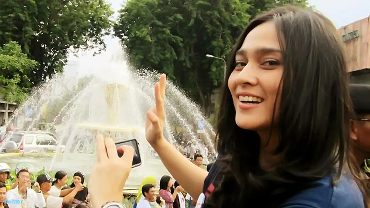 ine-febryanti-130702c.jpg