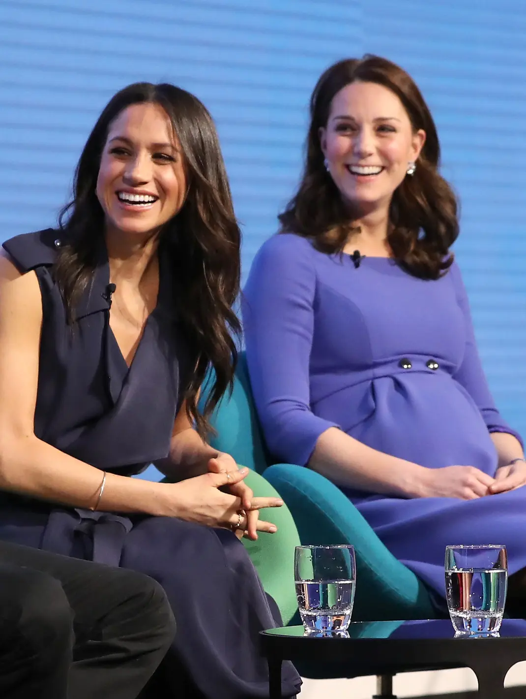 FOTO: Tampil Bareng Lagi, Ini Beda Gaya Kate Middleton dan Meghan