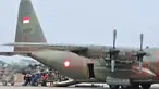 Tim BPPT dan TNI AU memasukkan alat TMC (Teknologi Modifikasi Cuaca) di Bandara Halim Perdana Kusuma, Jakarta, (01/11/2015). Tim BPPT dan TNI AU melakukan persiapan modifikasi cuaca untuk penanggulangan bencana asap. (Liputan6.com/Andrian Martinus)