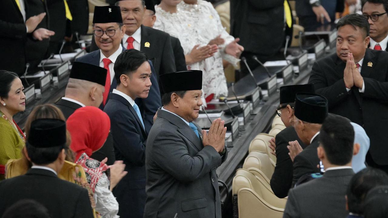 Momen Prabowo Salami Jenderal Sepuh Usai Pidato Perdana Kenegaraan di Sidang Tahunan 2025