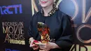 Aktris senior, Widyawati dianugerahi Lifetime Achievement karena konsistensi dan eksistensinya di dunia perfilman. Ia telah membintangi puluhan film sejak 1967. (Adrian Putra/Bintang.com)