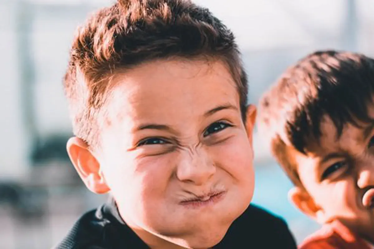 Anak berlaku nakal/copyright Unsplash.com/Austin Pacheco