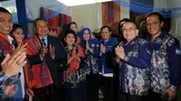 Datangi Gedung DPR, SBY-Ani Dapat Batu Akik Khas Papua dan Garut
