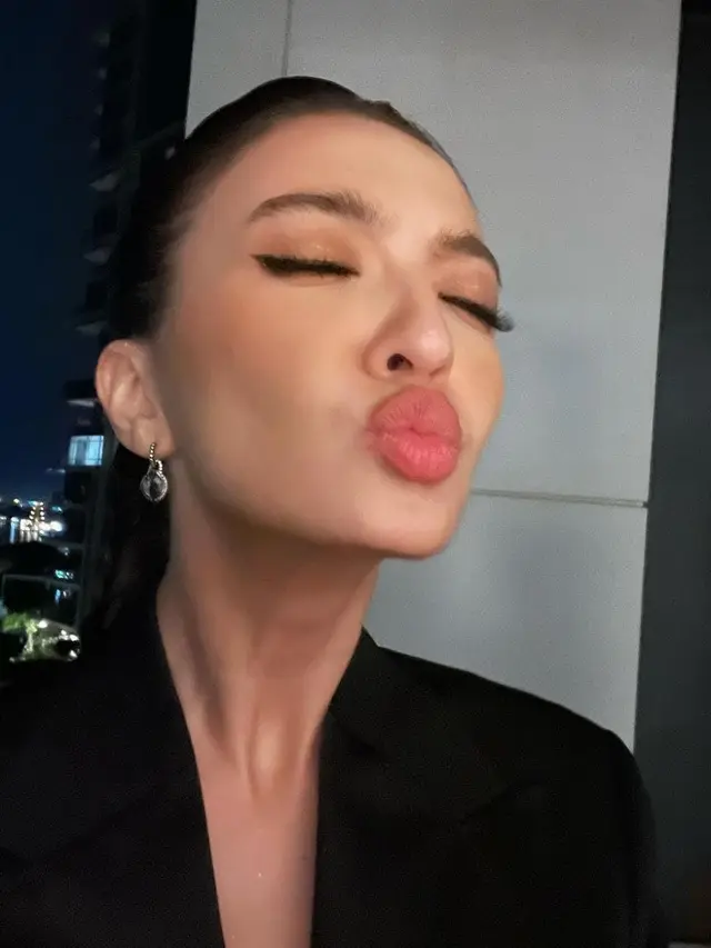 Potret Ekspresi Raline Shah