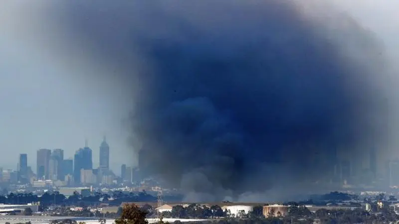 Kebakaran di pabrik daur ulang Melbourne. (Nicole Garmston)