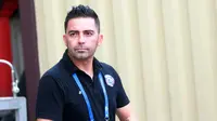 Pelatih Arema FC, Javier Rocha saat melawan PSM Makassar pada laga BRI Liga 1 2022/2023 di Stadion PTIK, Jakarta, Sabtu (4/2/2023). Arema FC Kalah dengan skor 0-1. (Bola.com/M Iqbal Ichsan)