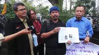 Forum Guru dan Orangtua Siswa Jawa Barat mendatangi MUI Jabar terkait dugaan buku berpaham radikal. (Liputan6.com/Okan Firdaus) 