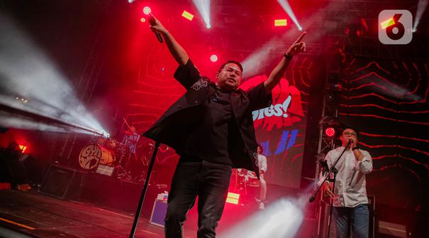 Guyon Waton saat tampil dalam KapanLagi Buka Bareng 2023 di Senayan Park, Jakarta, Sabtu (1/4/2023).  (Liputan6.com/Faizal Fanani)