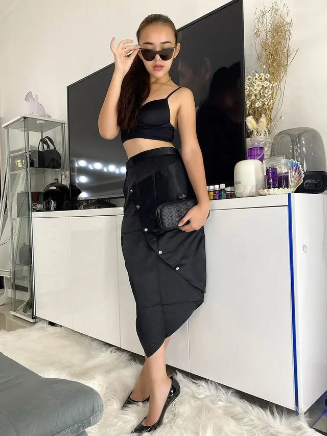 Tak Ada Pemasukan , Ini 6 Potret Amanda Manopo Jual Baju dan Tas