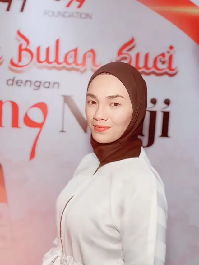 Violenzia Jeanette Berhijab