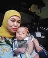 Baby Leslar terlihat sangat menggemaskan ketika ia digendong oleh neneknya, Sukartini. (Foto: instagram.com/mamah_kejora)