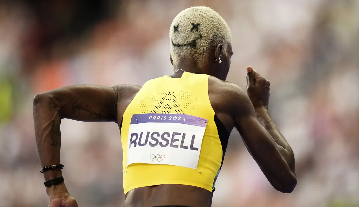Pelari Jamaika, Janieve Russell berkompetisi dalam nomor lari gawang 400 meter Olimpiade Paris 2024 di Stade de France, Paris, Prancis, 6 Agustus 2024. (AP Photo/Petr David Josek)