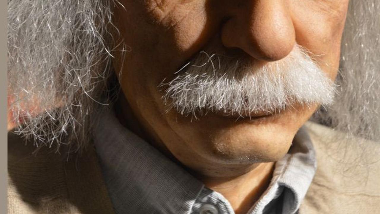 Cerita di Balik Jaket Kulit yang Sering Einstein Gunakan, Pernah Dipakai Buat “Model” Pemotretan