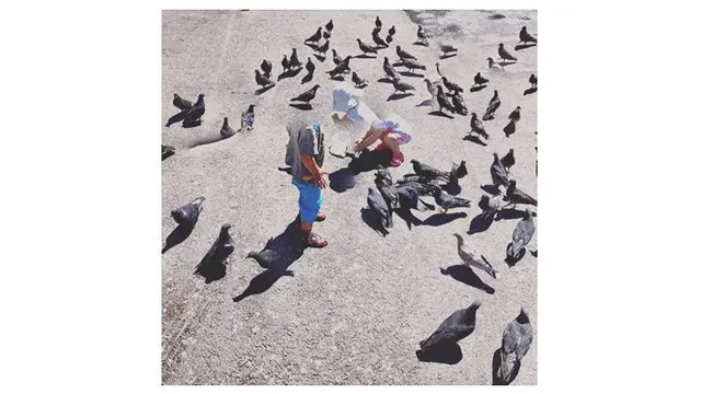 Foto Orang Mirip 'Penampakan' di Google Street View Ini Bikin Ngakak