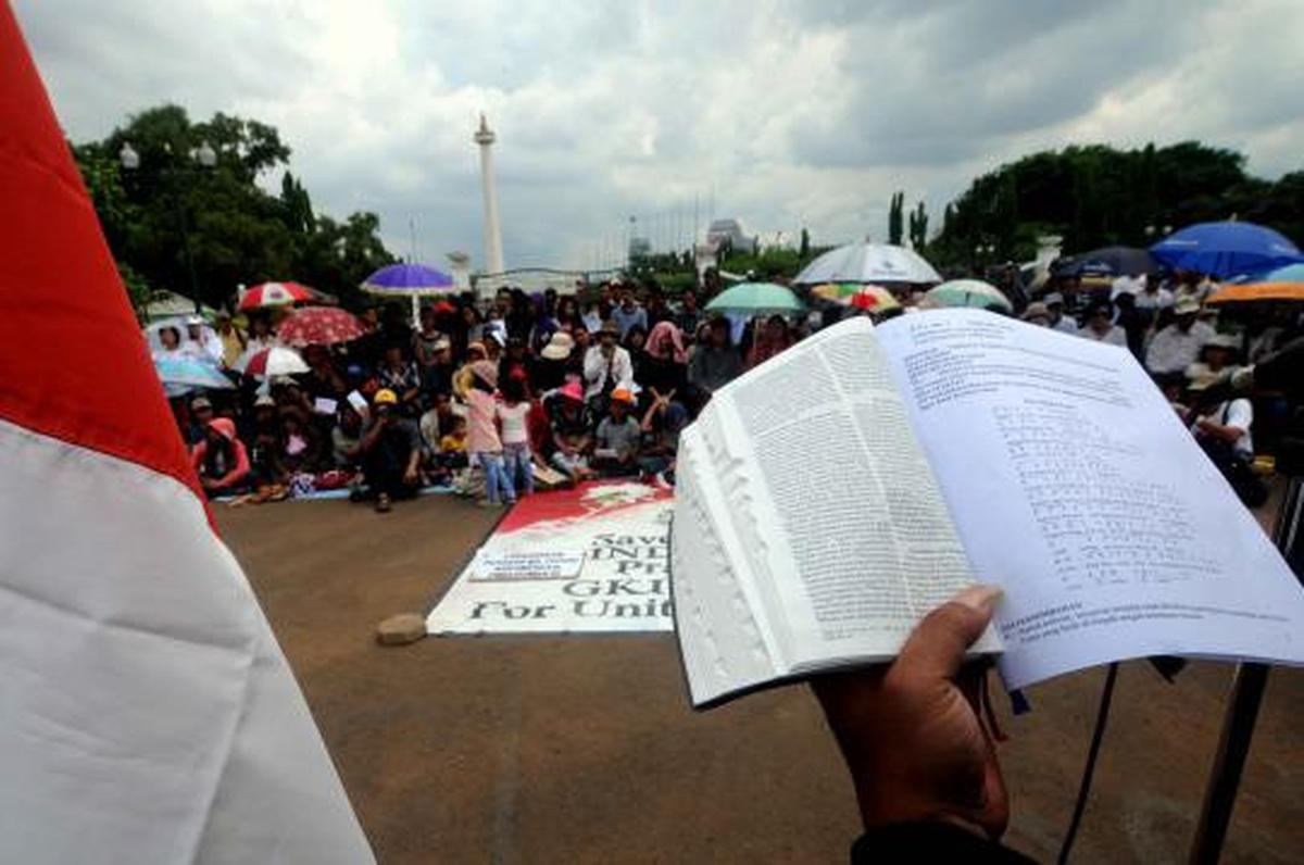 Jemaat GKI &amp; HKBP Natalan di depan Istana Presiden